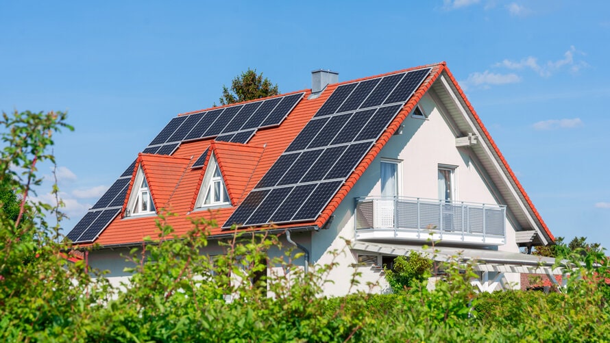 ¿Cómo impacta la energía verde en una casa? Los beneficios de incorporar esta tecnología en el hogar